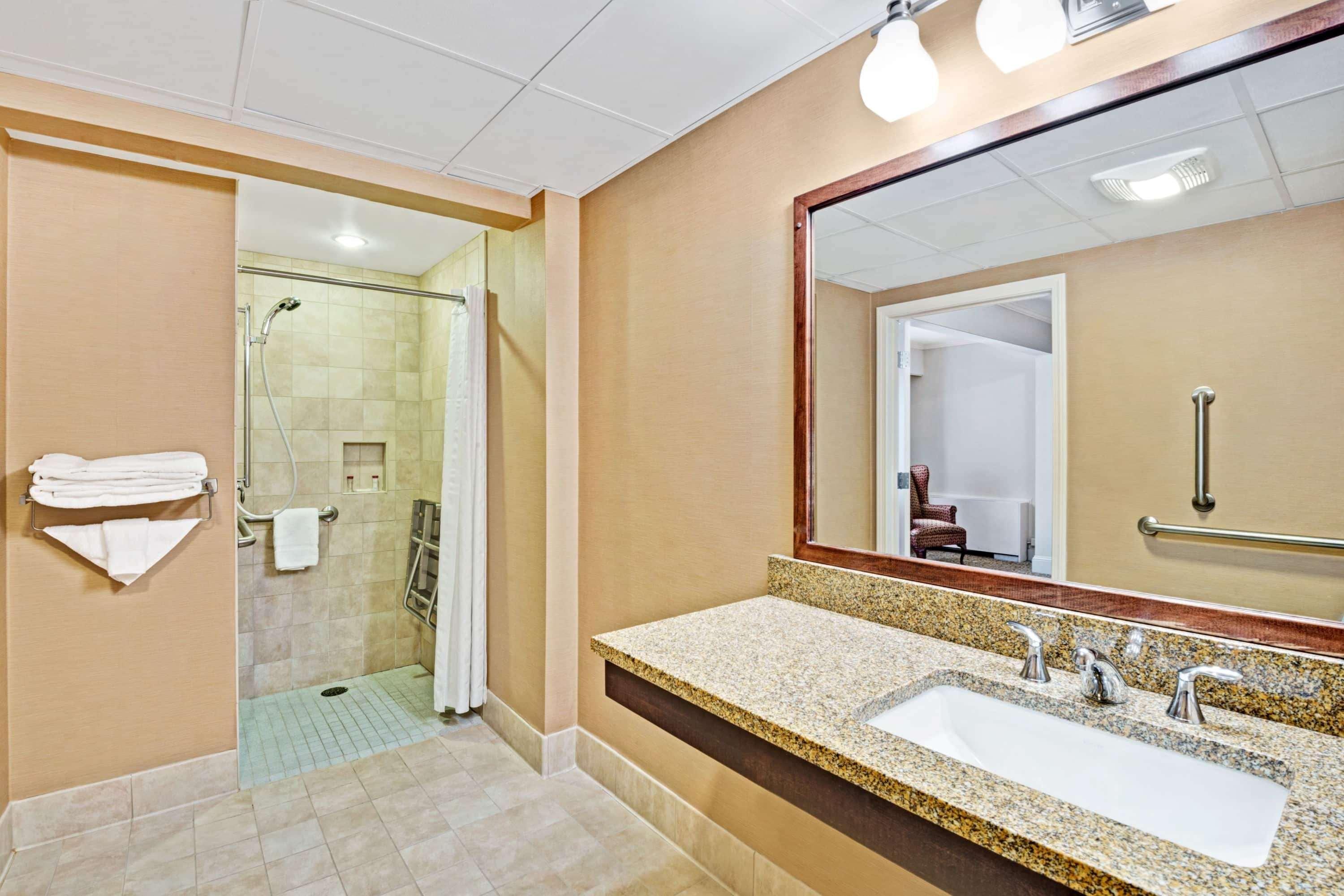 Ramada By Wyndham Seekonk Providence Area Eksteriør billede