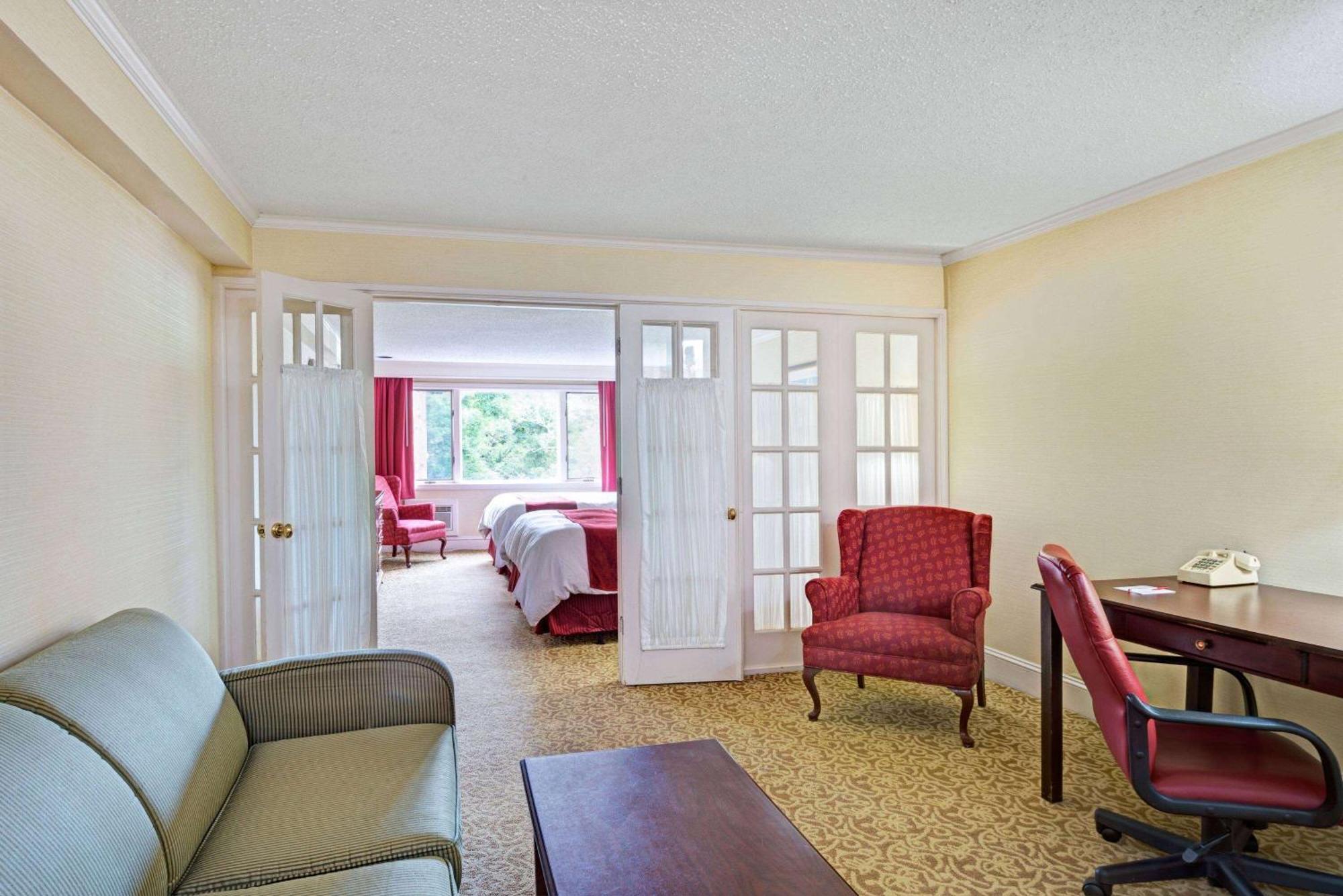 Ramada By Wyndham Seekonk Providence Area Eksteriør billede
