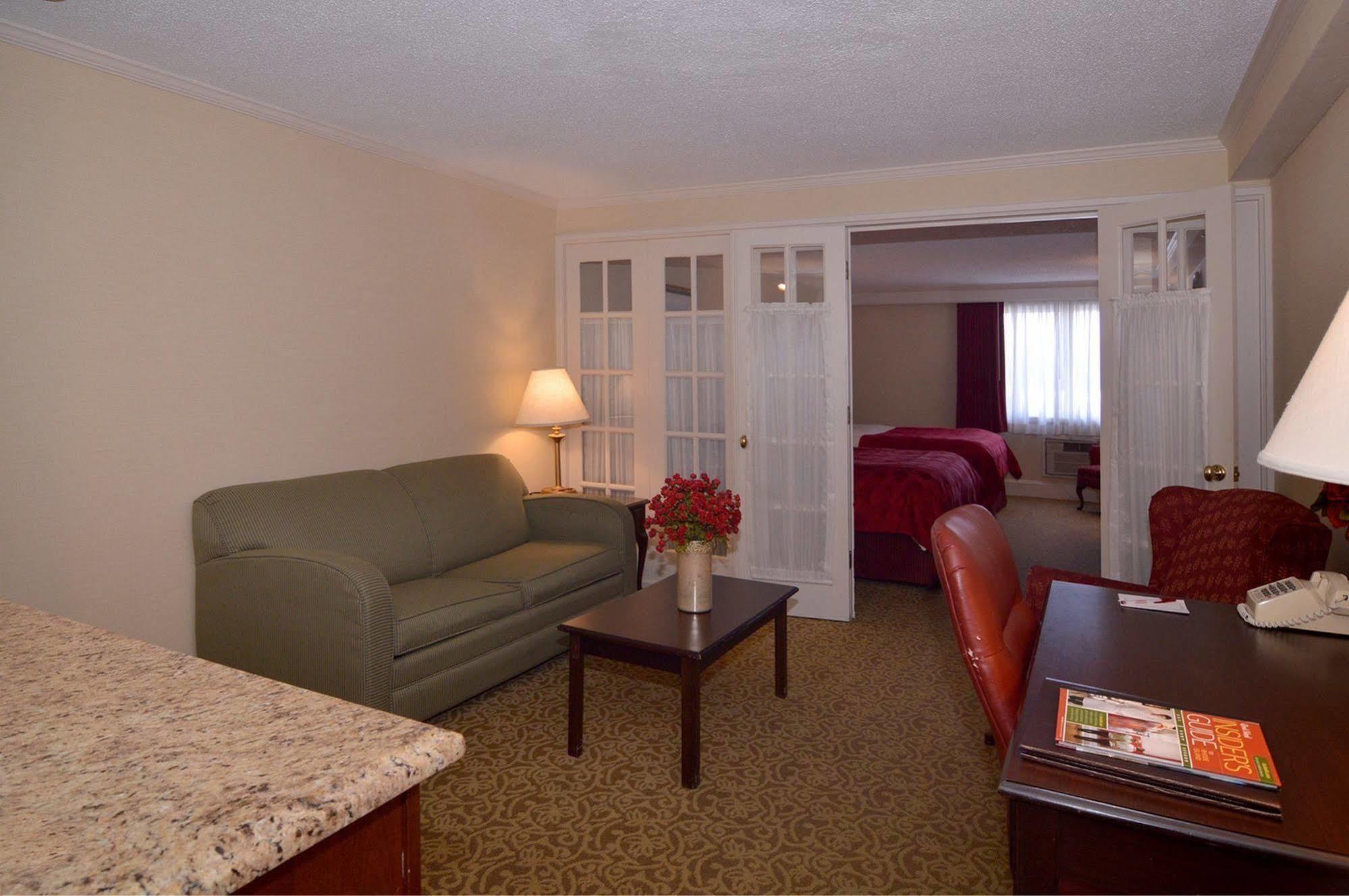 Ramada By Wyndham Seekonk Providence Area Eksteriør billede